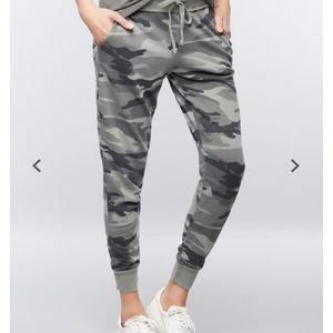 Splendid maternity joggers